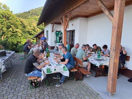 Po tekmovalnem delo vedno sledi prijetno druženje z odlično kulinariko.